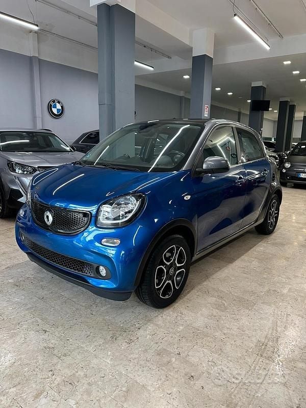 Usata Smart ForFour Passion 2018 Blu Utilitaria