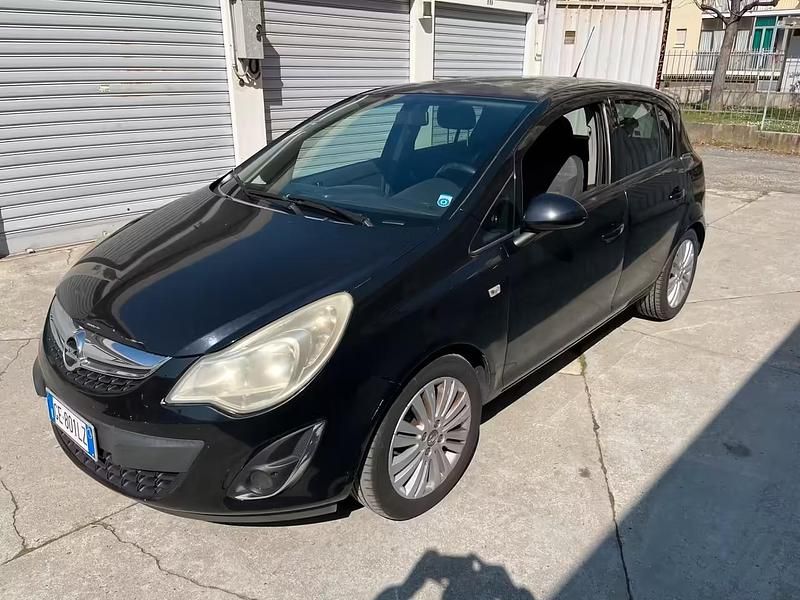 Usata Opel Corsa Cosmo 75 CV (55 kW) 2011 Nero Utilitaria