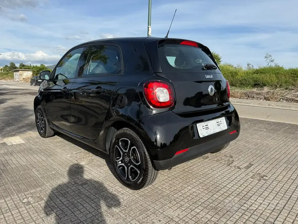 Usata Smart ForFour Prime 71 CV (52 kW) 2018 Nero Utilitaria
