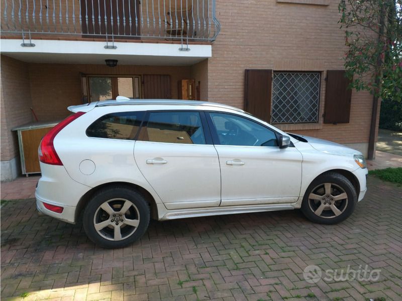 Bianco Usata 2013 Volvo XC60 R-Design SUV | 7800 € (Super prezzo) - Immagine 1/4