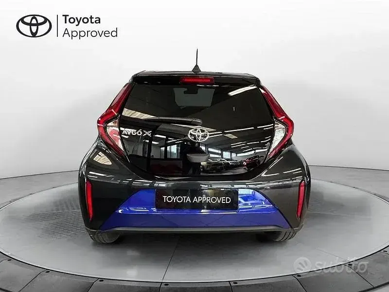 Usata Toyota Aygo X Trend 72 CV (52 kW) 2022 Blu SUV