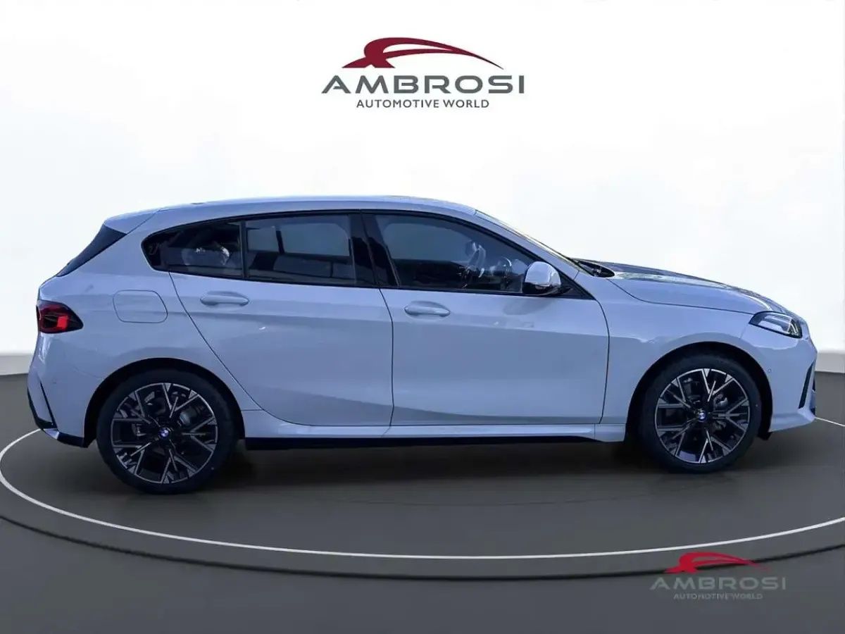 Nuova BMW 118 M Sport 150 CV (110 kW) 2026 Alpin white pastello Utilitaria