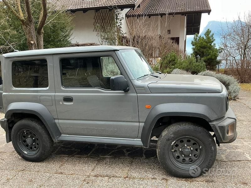 Usata Suzuki Jimny 102 CV (75 kW) 2019 Grigio SUV