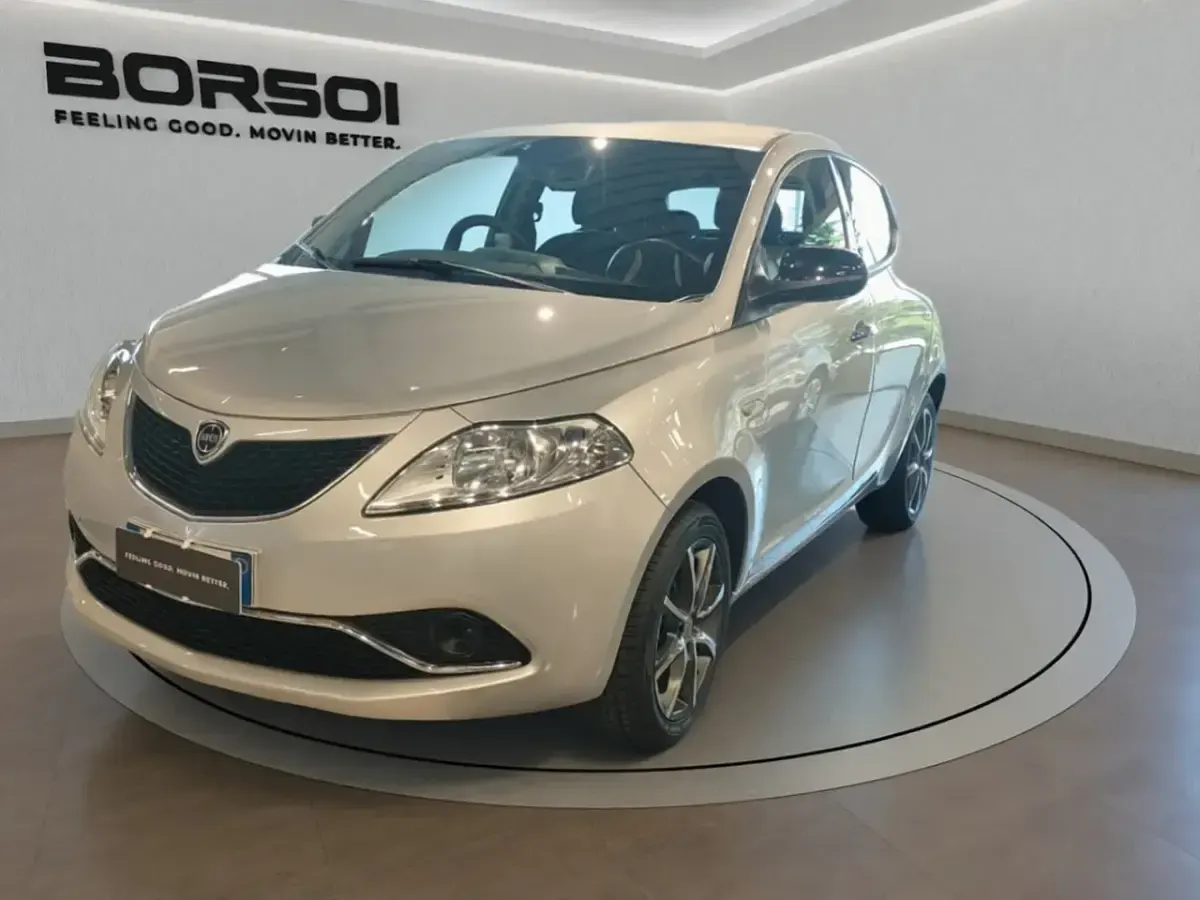Usata Lancia Ypsilon Gold 70 CV (51 kW) 2016 Utilitaria