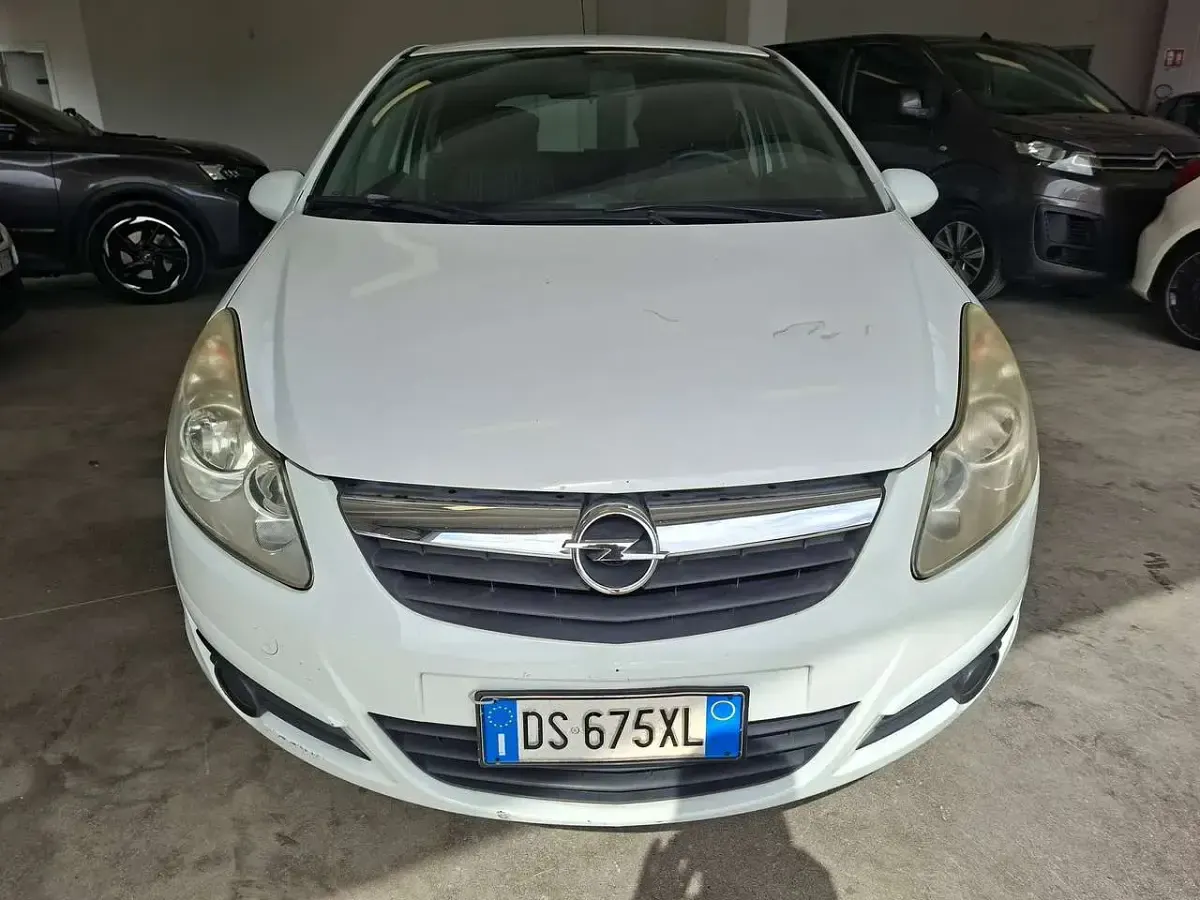 Usata Opel Corsa 75 CV (55 kW) 2008 Bianco Utilitaria