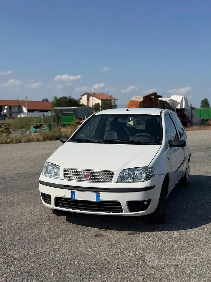 Usata Fiat Punto Classica 60 CV (44 kW) 2009 Bianco Utilitaria