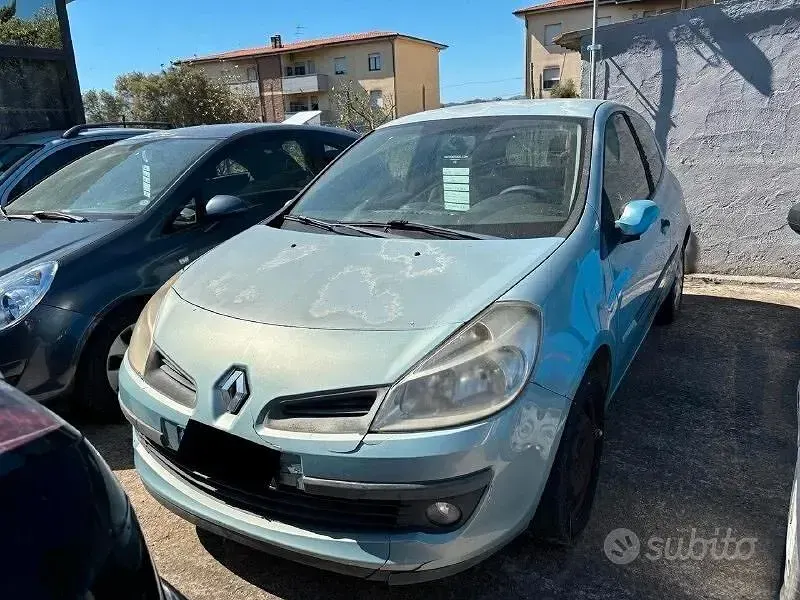 Usata Renault Clio II Dynamique 75 CV (55 kW) 2007 Bluazzurro Berlina