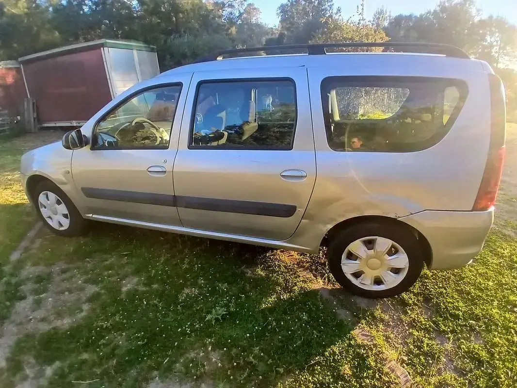 Usata Dacia Logan Ambiance 84 CV (61 kW) 2011 Argento Station wagon