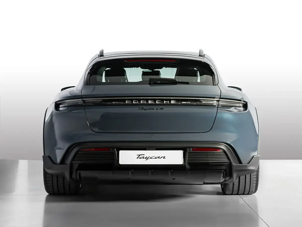Nuova Porsche Taycan Cross Turismo 319 kW (435 CV) 2026 Pale blue metallizzato