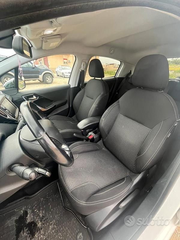 Usata Peugeot 208 75 CV (55 kW) 2016 Bianco Utilitaria