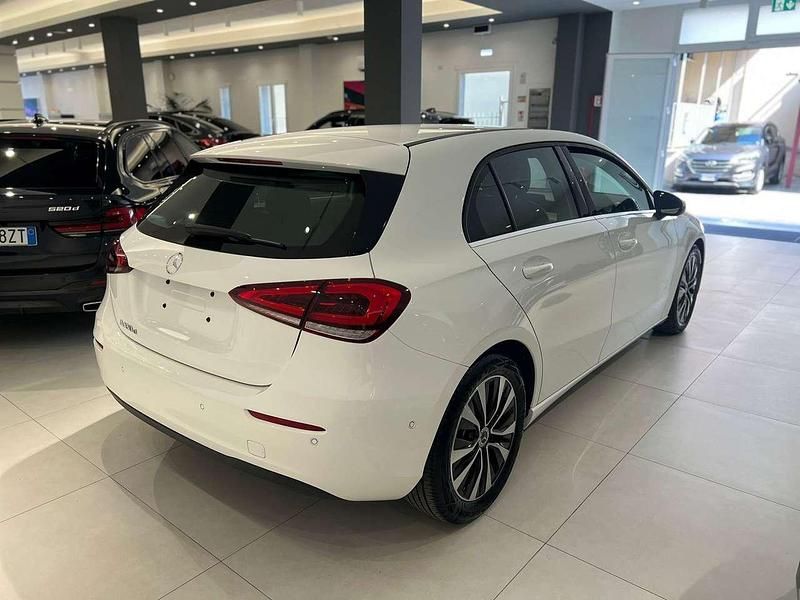 Usata Mercedes A180 Business 116 CV (85 kW) 2022 Bianco Berlina