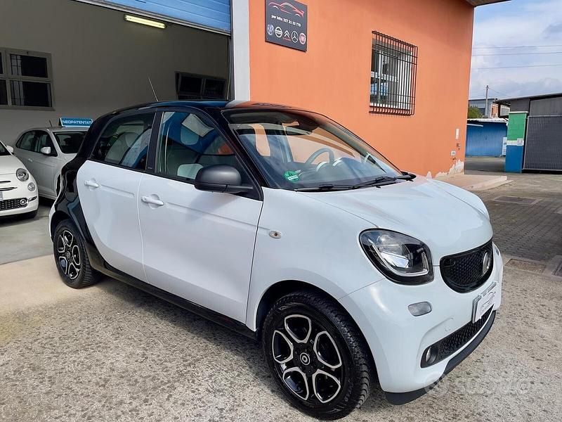 Begagnad Smart ForFour Passion 71 HK (52 kW) 2019 Vit Halvkombi