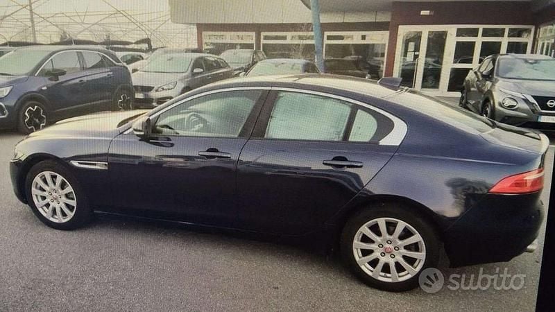 Usata Jaguar XE Business Edition 180 CV (132 kW) 2016 Blu/azzurro Berlina