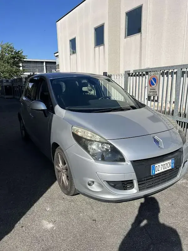 Usata Renault Scénic III Dynamique 110 CV (80 kW) 2009 Monovolume