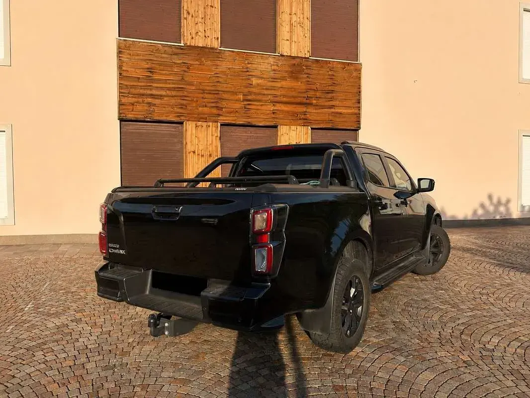 Usata Isuzu D-Max 163 CV (119 kW) 2024 Nero SUV