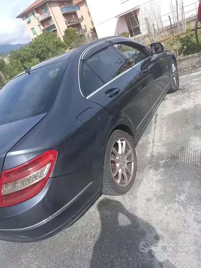 Usata Mercedes C220 170 CV (125 kW) 2007 Grigio Berlina