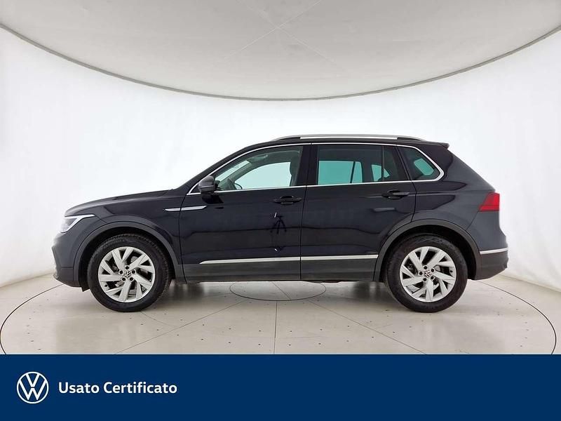Usata VW Tiguan Life 122 CV (89 kW) 2023 Deep black perlato SUV
