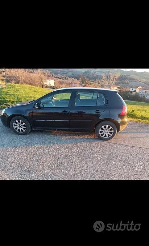 Usata 2005 VW Golf V Tre volumi | 2000 € (Super prezzo) - Immagine 1/3