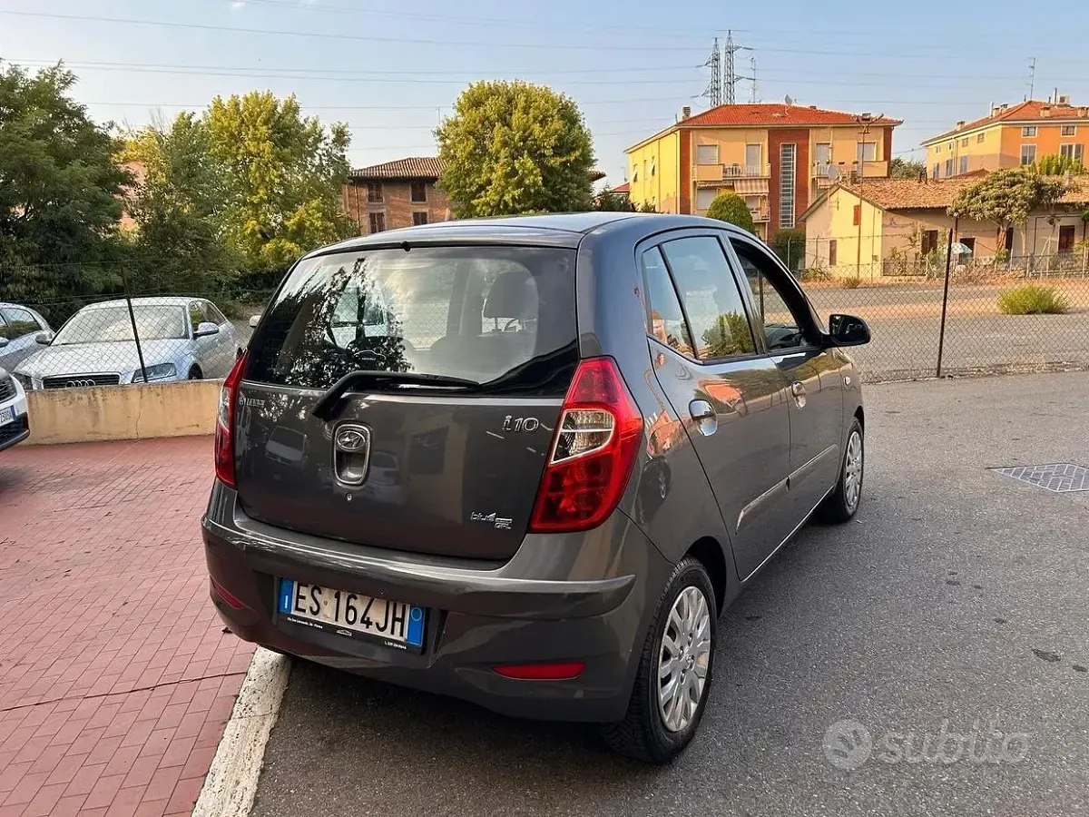Usata Hyundai i10 Edition 69 CV (50 kW) 2013 Grigio Utilitaria