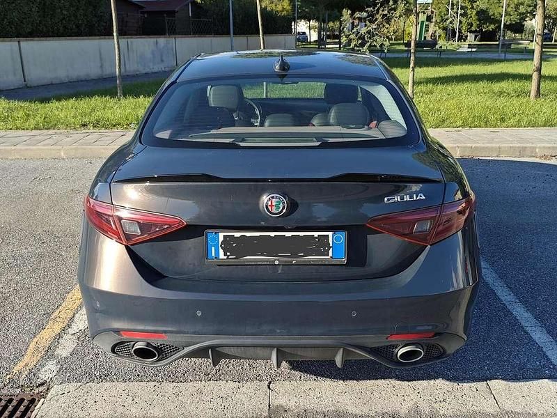 Usata Alfa Romeo Giulia Super 150 CV (110 kW) 2016 Grigio Berlina