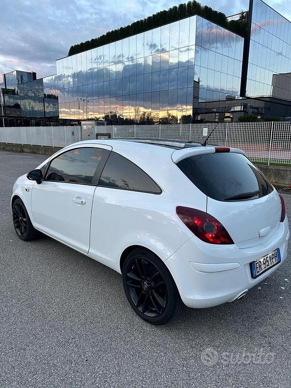 Usata Opel Corsa 120 CV (88 kW) 2013 Bianco Utilitaria