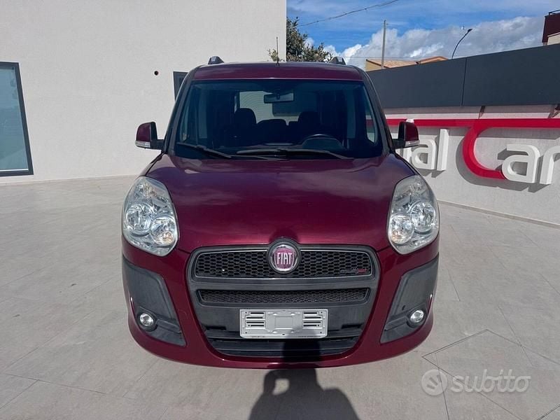 Käytetty Fiat Doblò Dynamic 105 HP (77 kW) 2010 Punainen Tila-auto