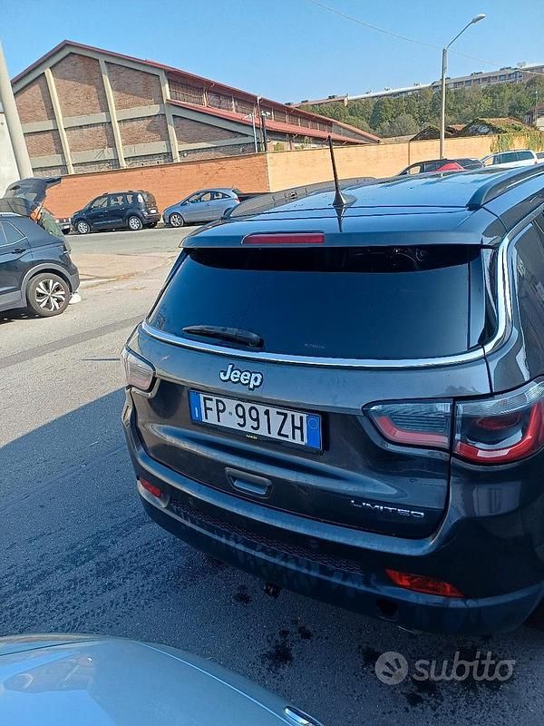 Usata Jeep Compass 120 CV (88 kW) 2018 Grigio SUV