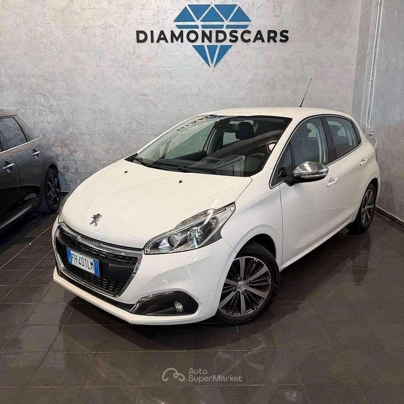 Bianco Usata 2017 Peugeot 208 Allure Due volumi | 7500 € (Buon prezzo) - Immagine 1/4