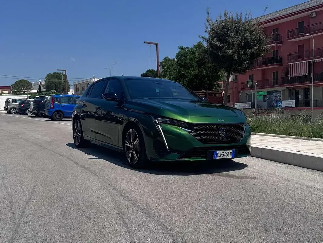 Usata Peugeot 308 GT 131 CV (96 kW) 2022 Verde Berlina