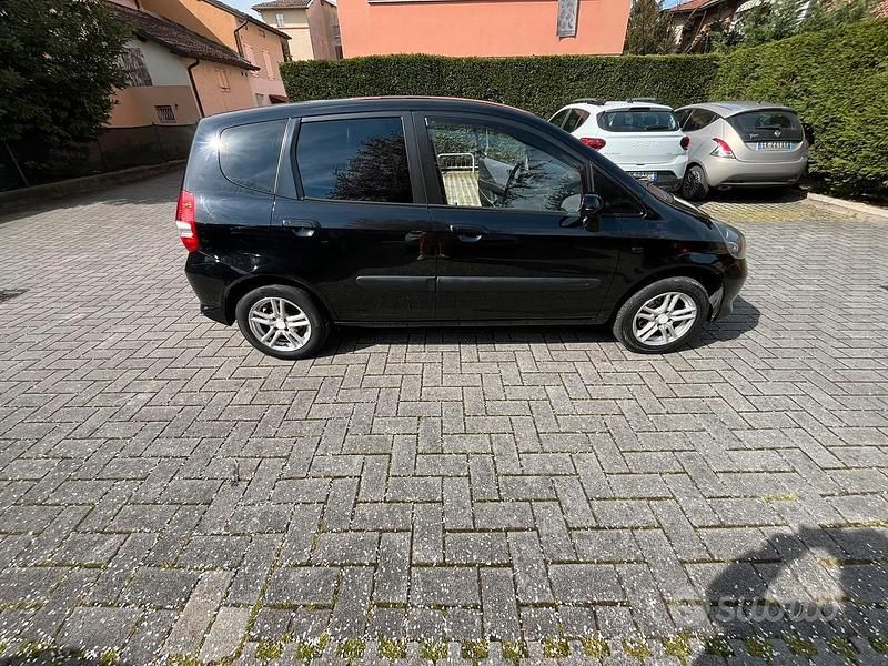 Usata Honda Jazz 77 CV (56 kW) 2004 Nero Utilitaria