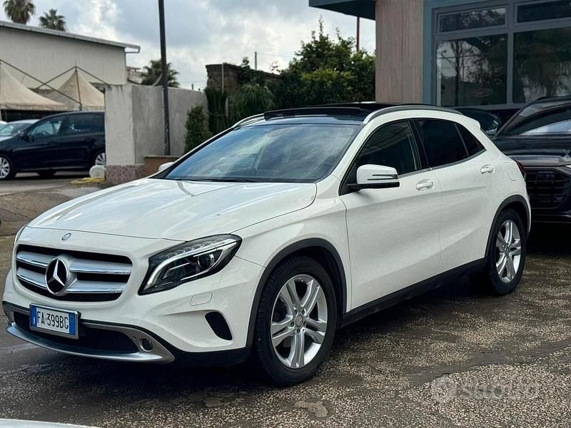 Usata Mercedes GLA180 109 CV (80 kW) 2015 Bianco SUV