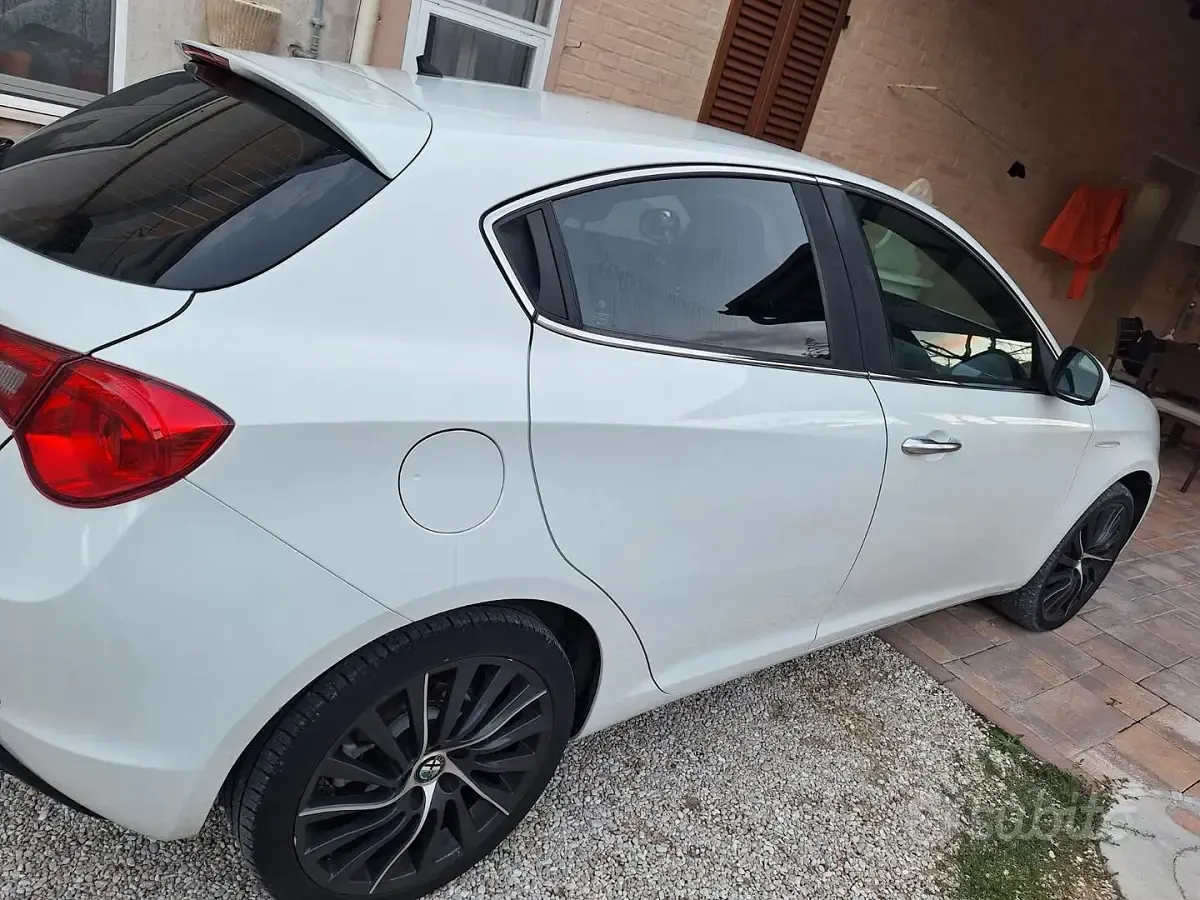 Usata Alfa Romeo Giulietta 120 CV (88 kW) 2013 Bianco Utilitaria