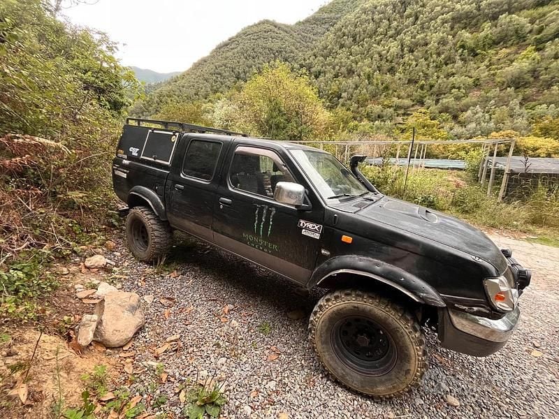 Usata Nissan Navara 103 CV (75 kW) 1999 Nero Pick-up