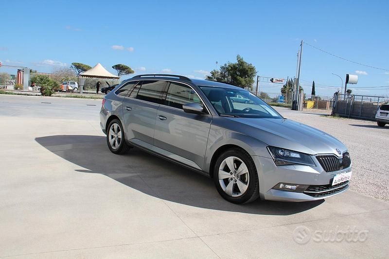 Usata Skoda Superb Executive 150 CV (110 kW) 2016 Grigio Station wagon