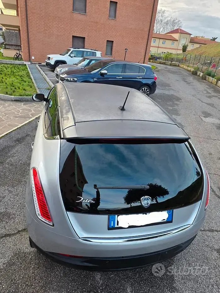 Usata Lancia Delta Platinum 120 CV (88 kW) 2011 Grigio Utilitaria