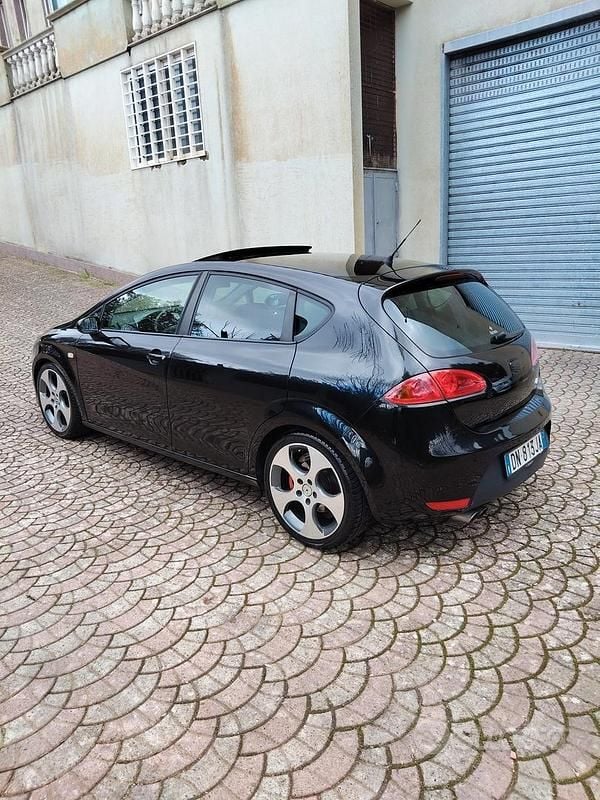 Usata Seat Leon FR 200 CV (147 kW) 2007 Nero Utilitaria