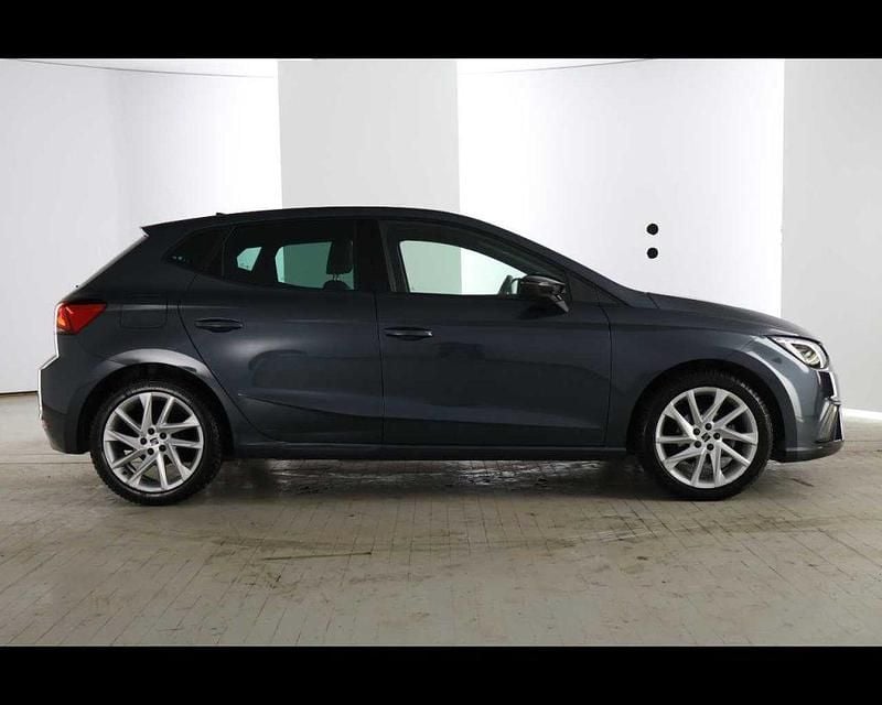 Begagnad Seat Ibiza FR 81 HK (59 kW) 2023 Grå Halvkombi