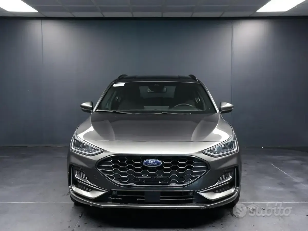 Usata Ford Focus ST 116 CV (85 kW) 2023 Grigio Station wagon
