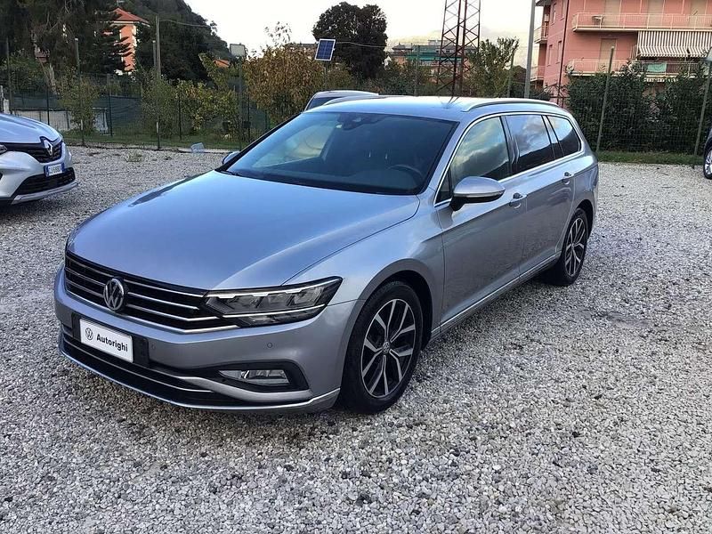 Usata VW Passat Executive 150 CV (110 kW) 2020 Argento Station wagon