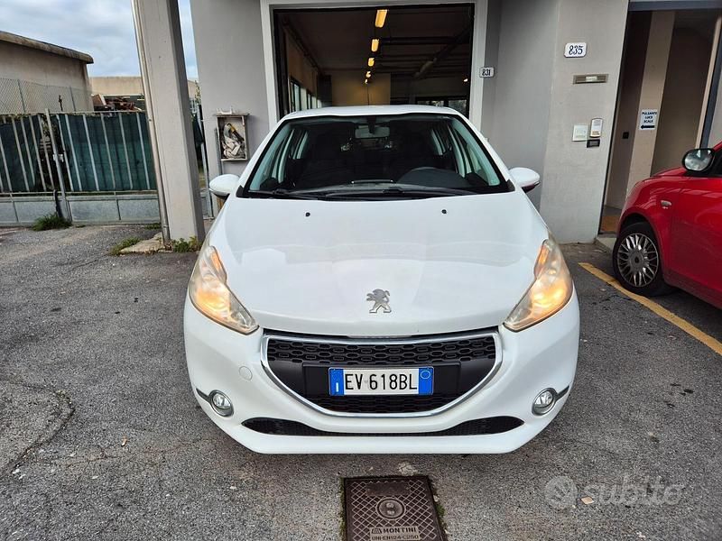 Usata Peugeot 208 Active 82 CV (60 kW) 2014 Bianco Utilitaria