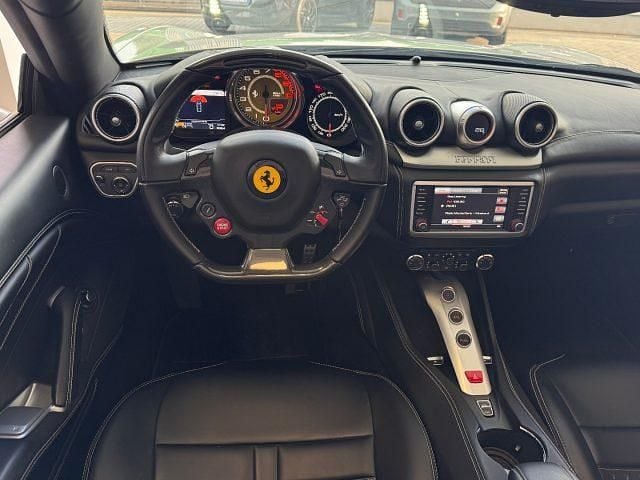 Usata Ferrari California 560 CV (411 kW) 2014 Bianco Cabrio