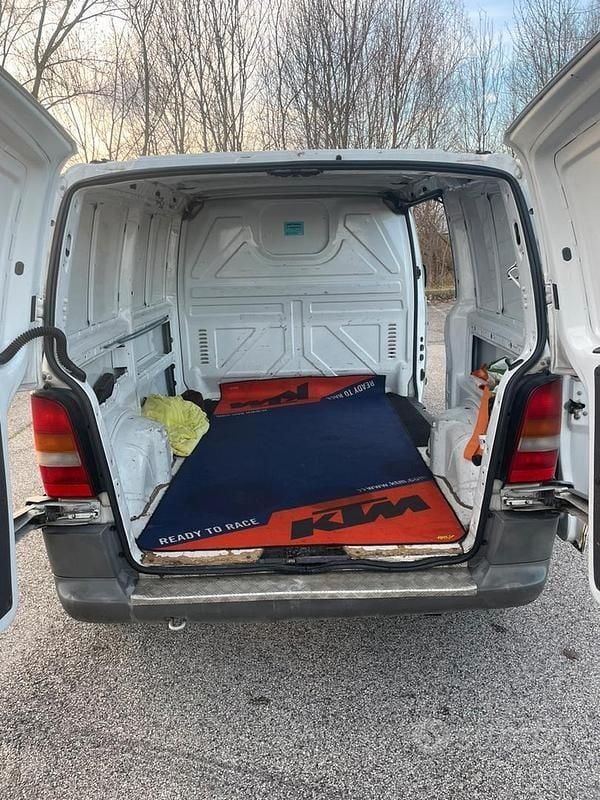 Usata Mercedes Vito 98 CV (72 kW) 1999 Bianco Furgone
