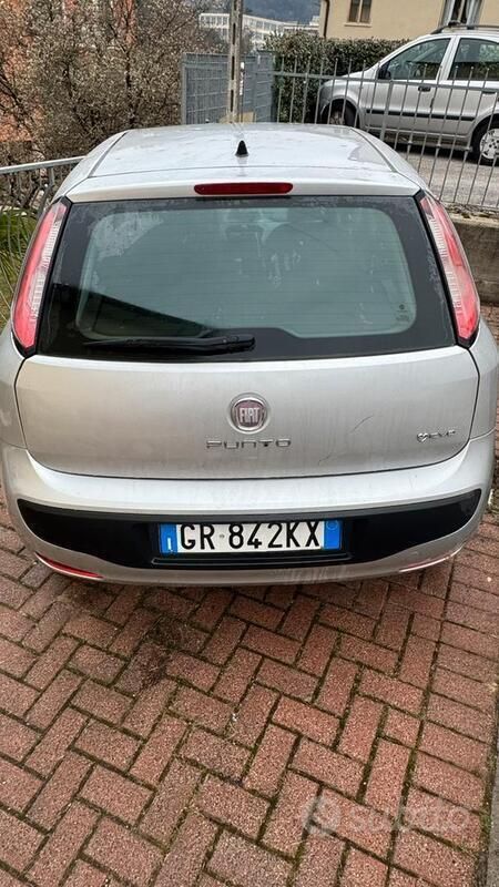 Grigio Usata 2011 Fiat Punto Due volumi | 1800 € (Super prezzo) - Immagine 1/4