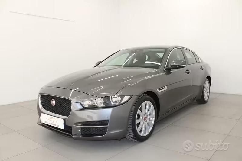 Usata Jaguar XE 180 CV (132 kW) 2018 Verde Berlina