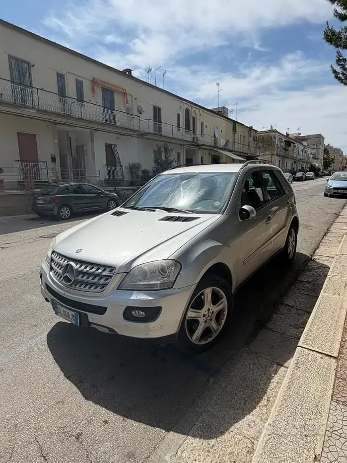 Usata Mercedes ML320 224 CV (164 kW) 2007 Grigio SUV