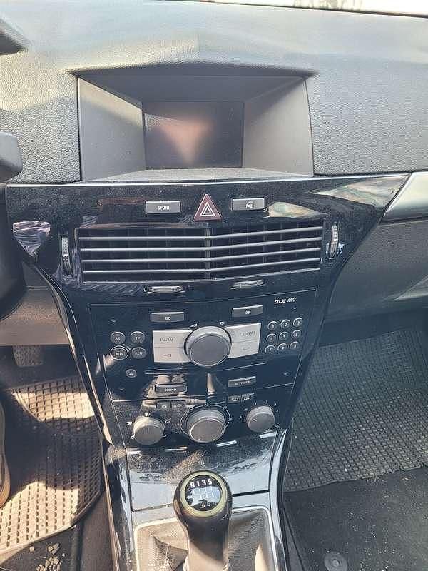 Usata Opel Astra Cosmo 125 CV (91 kW) 2008 Argento Berlina