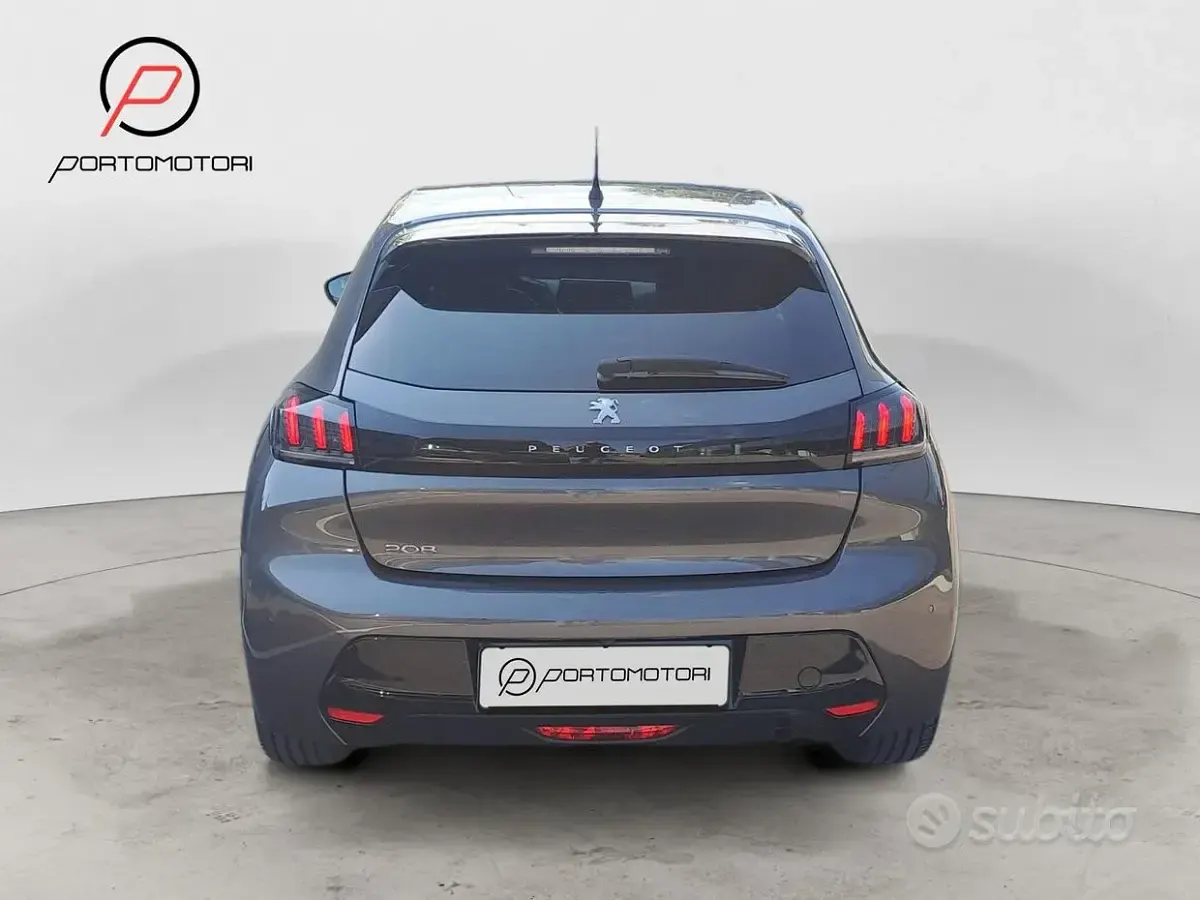 Usata Peugeot 208 Allure 101 CV (74 kW) 2023 Grigio Utilitaria