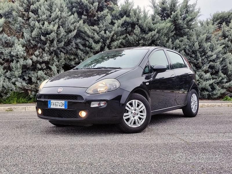 Usata Fiat Punto Lounge 69 CV (50 kW) 2017 Nero Utilitaria