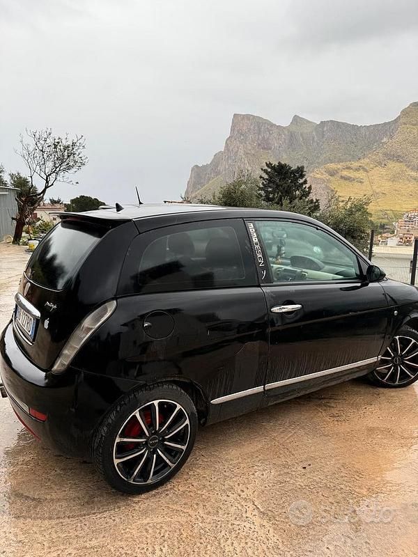 Usata Lancia Ypsilon 70 CV (51 kW) 2006 Nero Utilitaria