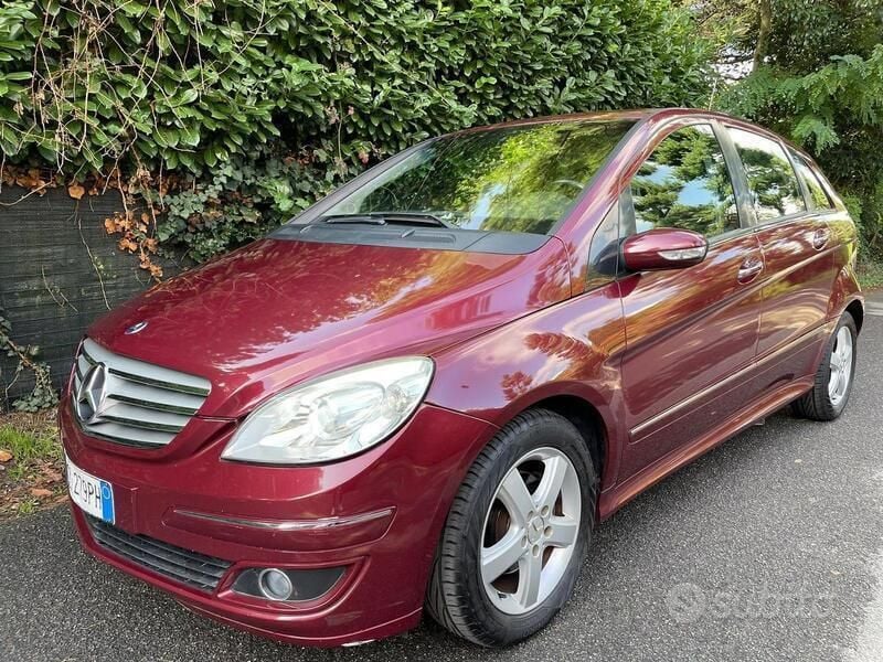 Rosso Usata 2006 Mercedes B170 Monovolume | 3900 € (Buon prezzo) - Immagine 1/4